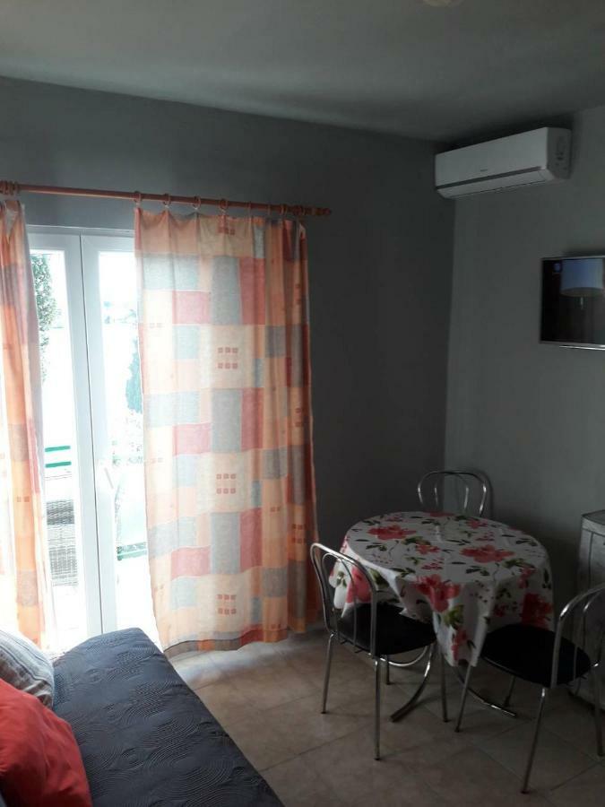 Dalmatino Brodarica (Sibenik-Knin)